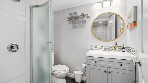 5821 Atkinson Crescent, Peachland, BC - Indoor Photo Showing Bathroom