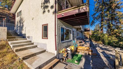 5821 Atkinson Crescent, Peachland, BC - Outdoor