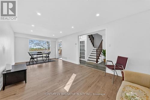 23 Northgate Boulevard, Brampton, ON - Indoor Photo Showing Living Room