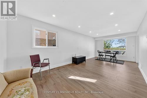 23 Northgate Boulevard, Brampton, ON - Indoor Photo Showing Living Room