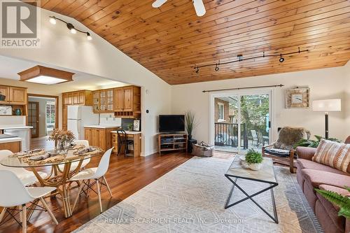 21 Brian Boulevard, Hamilton, ON - Indoor Photo Showing Living Room