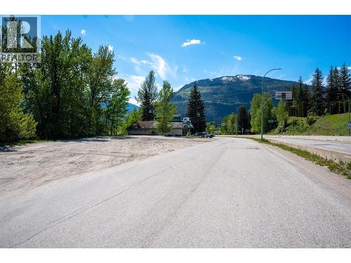 1792 Bend Frontage Road, Revelstoke, BC 