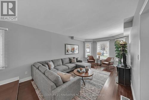 42 Kevi Crescent, Richmond Hill, ON - Indoor Photo Showing Living Room