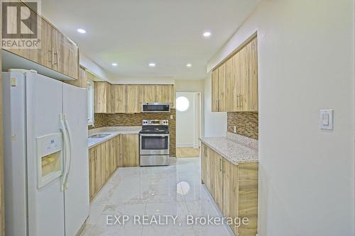 Upper - 4 Fallway Road, Brampton, ON - Indoor Photo Showing Kitchen