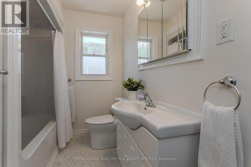 2 Glenbarr Road, St. Catharines, ON - Indoor Photo Showing Bathroom