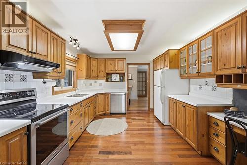 21 Brian Boulevard, Waterdown, ON - Indoor Photo Showing Kitchen With Double Sink