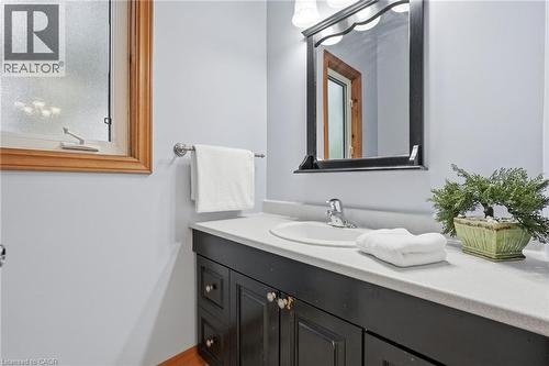 21 Brian Boulevard, Waterdown, ON - Indoor Photo Showing Bathroom
