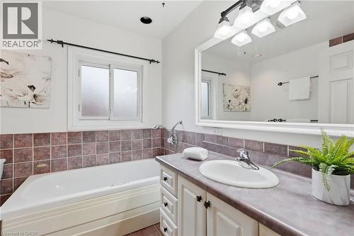 21 Brian Boulevard, Waterdown, ON - Indoor Photo Showing Bathroom