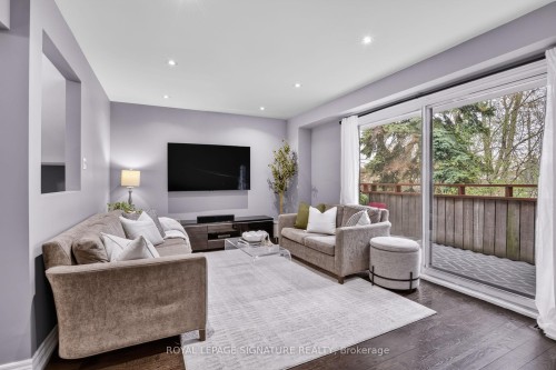 53 Poets Walk Way, Toronto, ON - Indoor Photo Showing Living Room