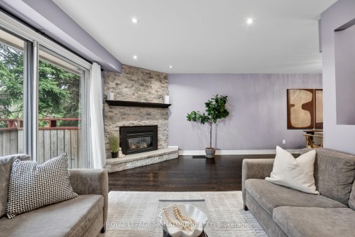 53 Poets Walk Way, Toronto, ON - Indoor Photo Showing Living Room