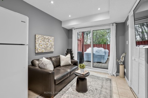 53 Poets Walk Way, Toronto, ON - Indoor Photo Showing Living Room