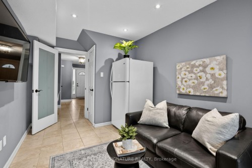 53 Poets Walk Way, Toronto, ON - Indoor Photo Showing Dining Room