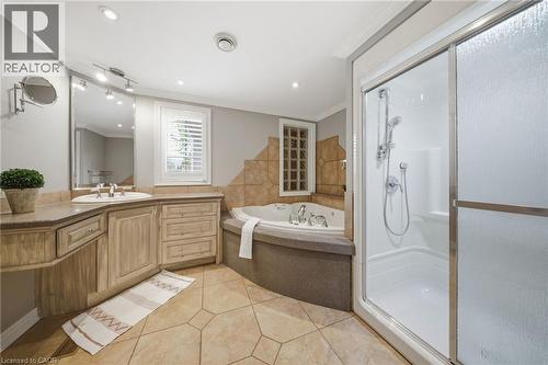 383 North Shore Boulevard W, Burlington, ON - Indoor Photo Showing Bathroom