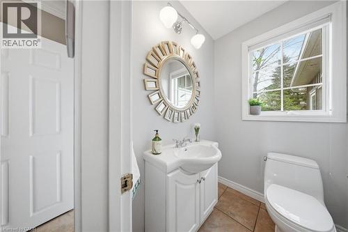383 North Shore Boulevard W, Burlington, ON - Indoor Photo Showing Bathroom