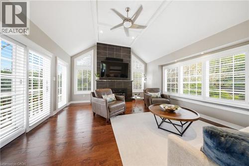 383 North Shore Boulevard W, Burlington, ON - Indoor Photo Showing Living Room With Fireplace
