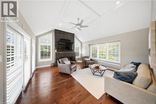 383 North Shore Boulevard W, Burlington, ON - Indoor Photo Showing Living Room With Fireplace