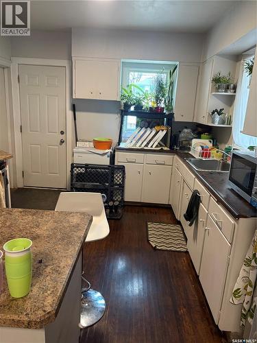 718 8Th Street E, Saskatoon, SK - Indoor Photo Showing Kitchen