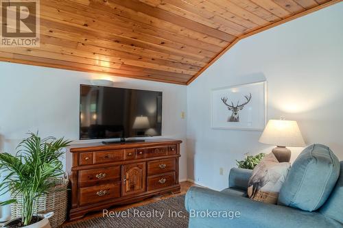 Upp loft - 14 Swallow Road, Mcdougall, ON - Indoor