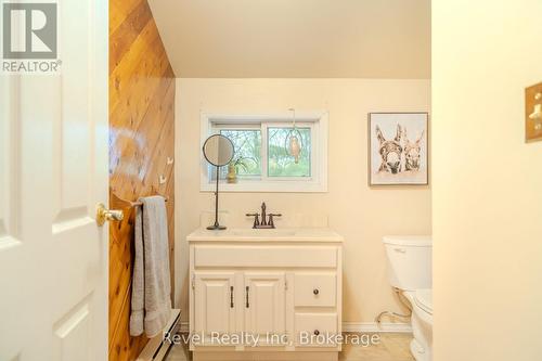 Upper Primary Bathroom - 14 Swallow Road, Mcdougall, ON - Indoor Photo Showing Bathroom