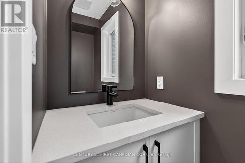 34 Postma Crescent, North Middlesex (Ailsa Craig), ON - Indoor Photo Showing Bathroom