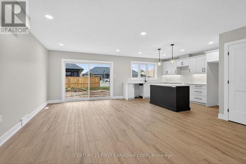 34 Postma Crescent, North Middlesex (Ailsa Craig), ON - Indoor