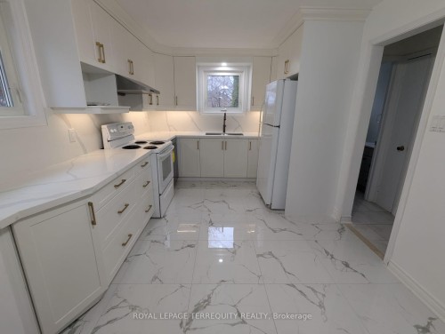 1858 Shadybrook Drive, Pickering, ON - Indoor Photo Showing Kitchen