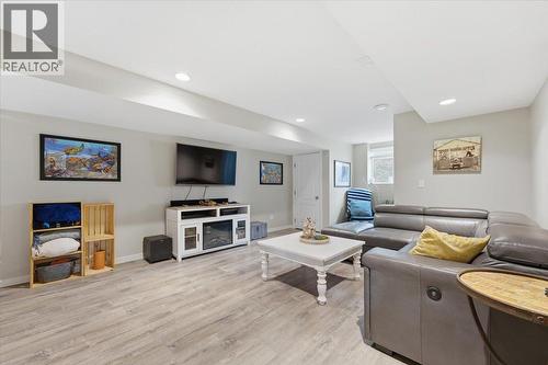 309 Killarney Way, Vernon, BC - Indoor Photo Showing Living Room