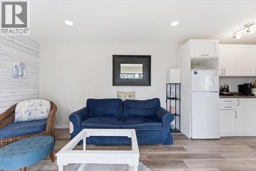 309 Killarney Way, Vernon, BC - Indoor Photo Showing Living Room
