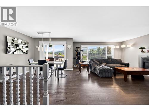 3445 Navatanee Drive, Kamloops, BC - Indoor Photo Showing Living Room