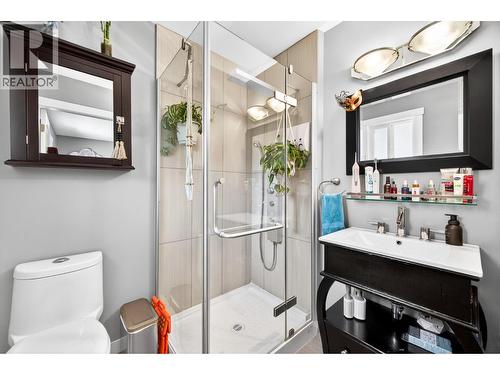 3445 Navatanee Drive, Kamloops, BC - Indoor Photo Showing Bathroom