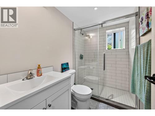 3445 Navatanee Drive, Kamloops, BC - Indoor Photo Showing Bathroom