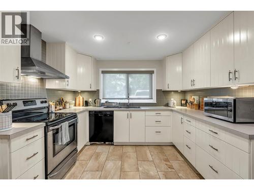 1213 Lambert Drive, Penticton, BC - Indoor Photo Showing Kitchen With Upgraded Kitchen