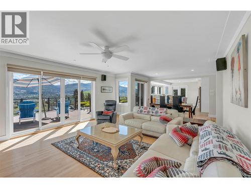 1213 Lambert Drive, Penticton, BC - Indoor Photo Showing Living Room