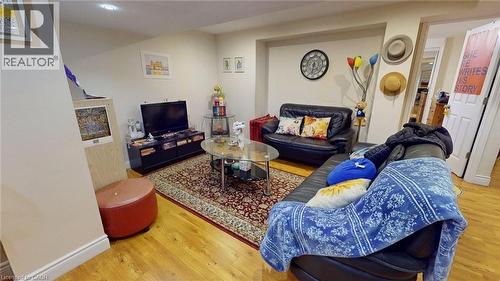 6466 Lisgar Drive, Mississauga, ON - Indoor Photo Showing Living Room