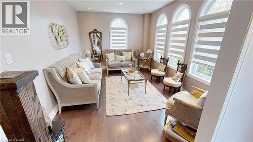 6466 Lisgar Drive, Mississauga, ON - Indoor Photo Showing Living Room