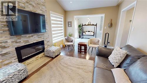 6466 Lisgar Drive, Mississauga, ON - Indoor Photo Showing Living Room With Fireplace