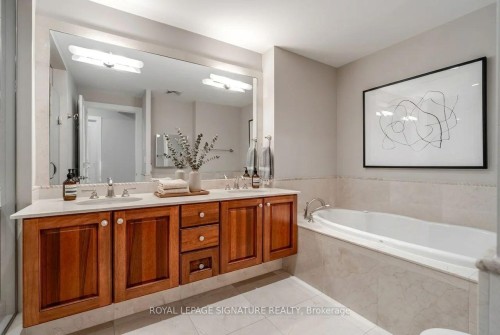 1502C-662 Sheppard Avenue E, Toronto, ON - Indoor Photo Showing Bathroom