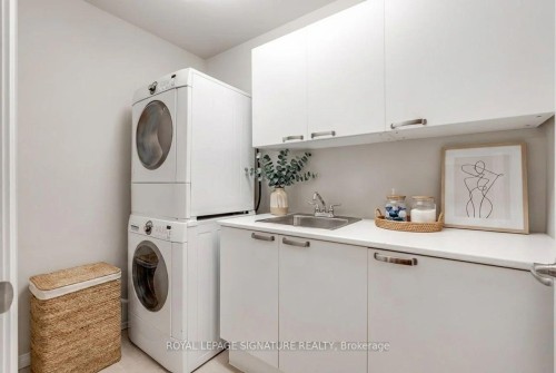 1502C-662 Sheppard Avenue E, Toronto, ON - Indoor Photo Showing Laundry Room