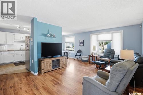 6831 Whelan Drive, Regina, SK - Indoor Photo Showing Living Room