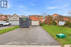 2275 CHAPMAN COURT Pickering, ON L1X 2G1