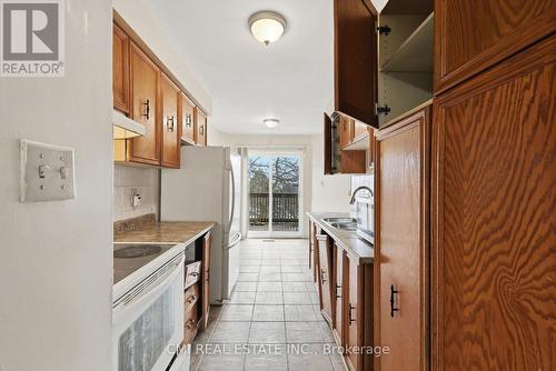 2275 Chapman Court, Pickering, ON - Indoor Photo Showing Kitchen With Double Sink