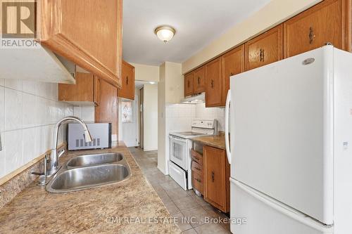 2275 Chapman Court, Pickering, ON - Indoor Photo Showing Kitchen With Double Sink