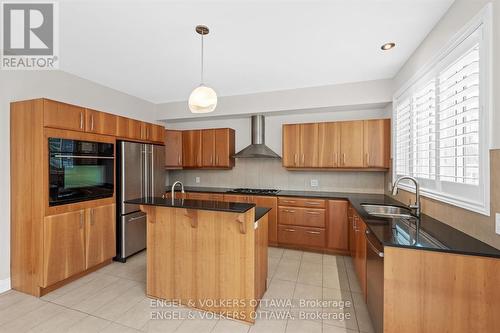 249 Atlantis Avenue, Ottawa, ON - Indoor Photo Showing Kitchen