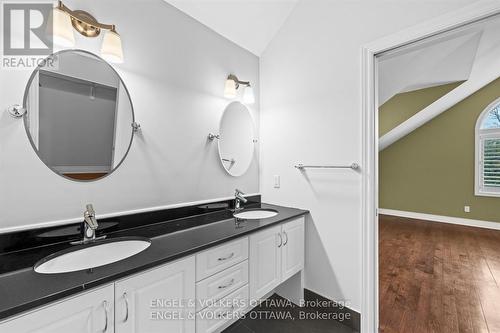 249 Atlantis Avenue, Ottawa, ON - Indoor Photo Showing Bathroom