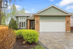 59 PAXTON LANE Ottawa, ON K1B 1B7