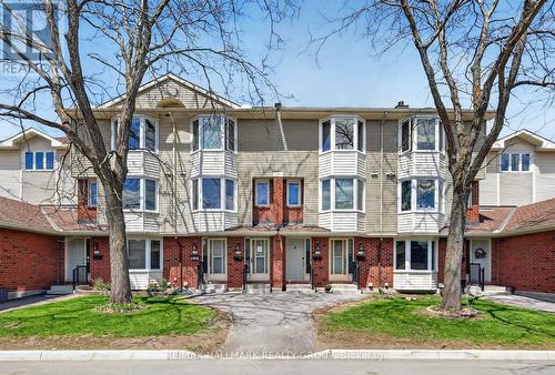 33 HAXBY PRIVATE  Ottawa, ON K1T 3B5