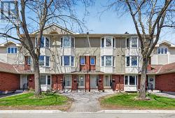 33 HAXBY PRIVATE Ottawa, ON K1T 3B5