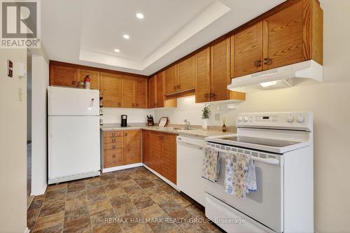 33 Haxby Private, Ottawa, ON - Indoor Photo Showing Kitchen