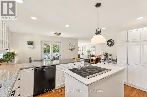 5763 Gowan Gate, Ottawa, ON - Indoor Photo Showing Kitchen