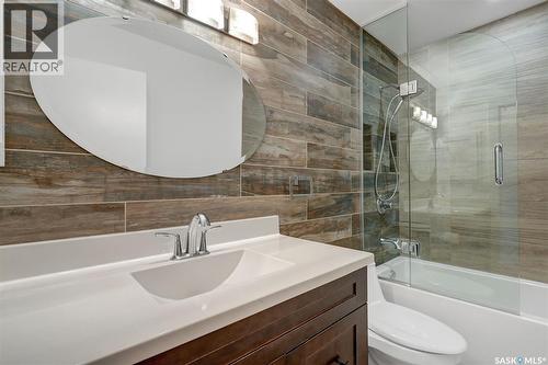 2419 Glamis Place E, Regina, SK - Indoor Photo Showing Bathroom